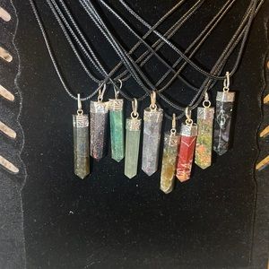 Asst pendant crystal necklace